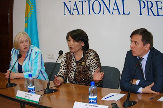 Пресс-конференция в Адил соз. Фото с сайта respublika-kaz.info