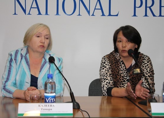 Пресс-конференция в Адил соз. Фото с сайта respublika-kaz.info