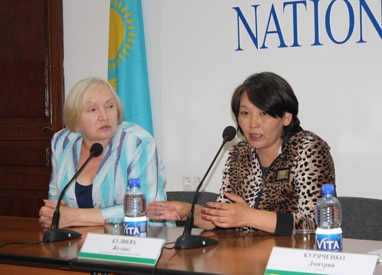 Пресс-конференция в Адил соз. Фото с сайта respublika-kaz.info