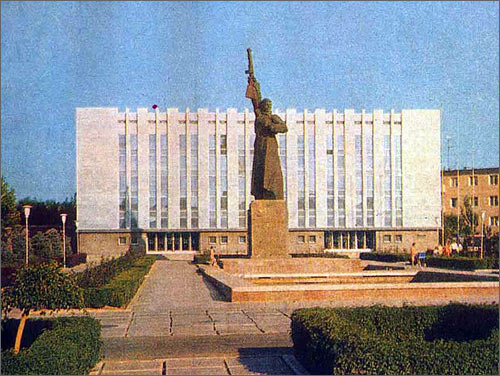 Монумент Защитнику Родины в Ташкенте. Фото с сайта Аrchitectafanasyev.narod.ru