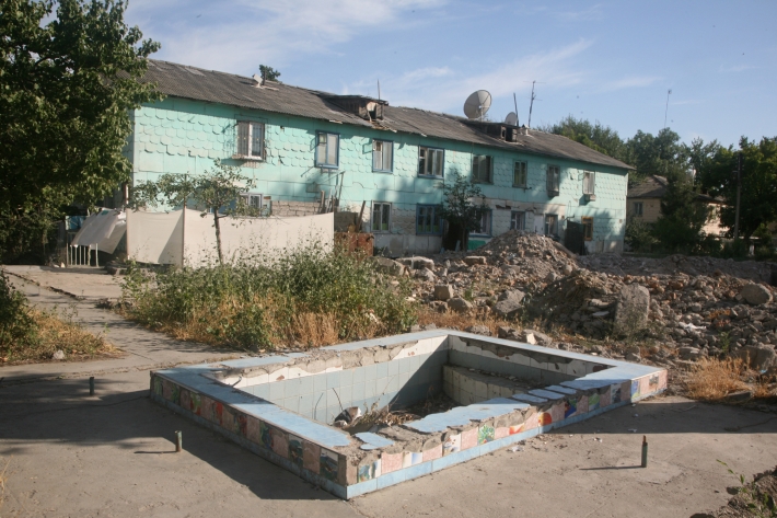 Отстатки снесенного дома на массиве Спутник