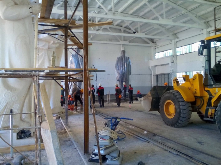 Готовые памятники Каримову