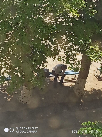 Спецслужбист на лавочке. Фото Татьяны Довлатовой