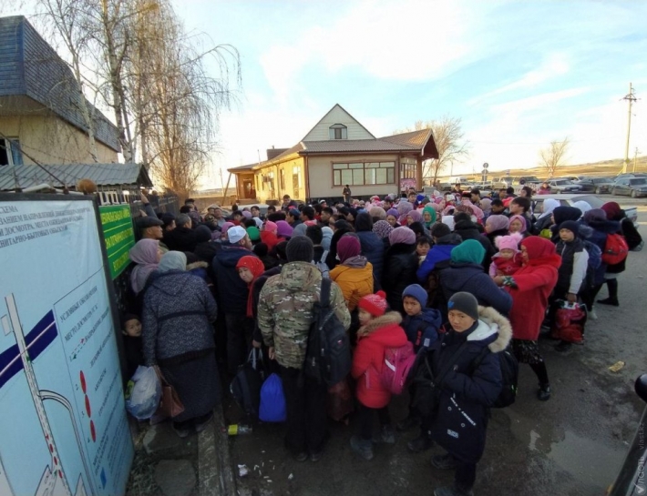 Дунгане возвращаются домой из Киргизии