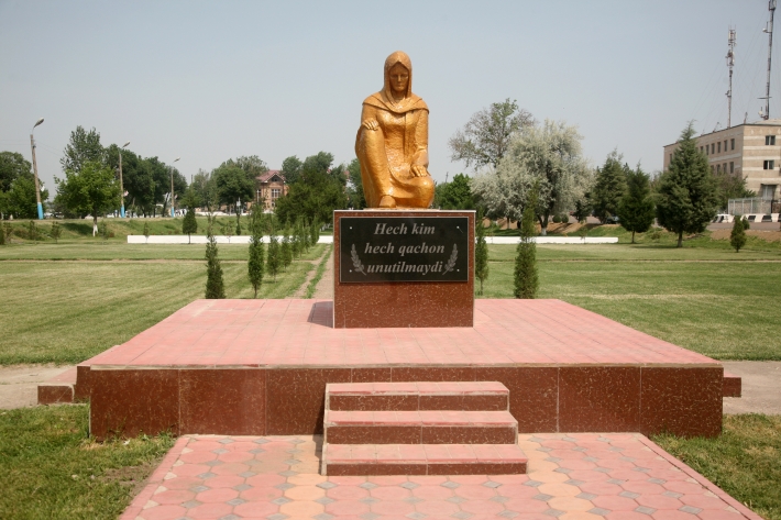 Памятник Скорбящей матери в Буке, 2015 год