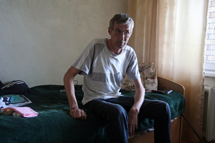 Геннадий Юртаев в своей новой комнате