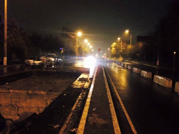 Яма на дороге возле военного госпиталя в Ташкенте