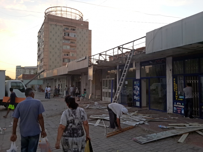 В центре Ташкента ломают ряд магазинов 