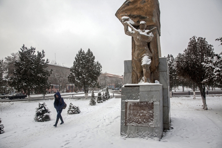 Памятник, снесенный в Ангрене. Фото 2015 года