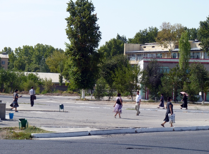 Возле станции метро Бируни (вузгородок) после сноса, 2011 год