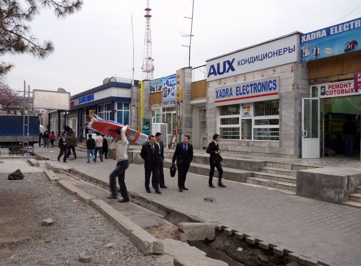 Ярмарка на улице Навои перед сносом, 2011 год
